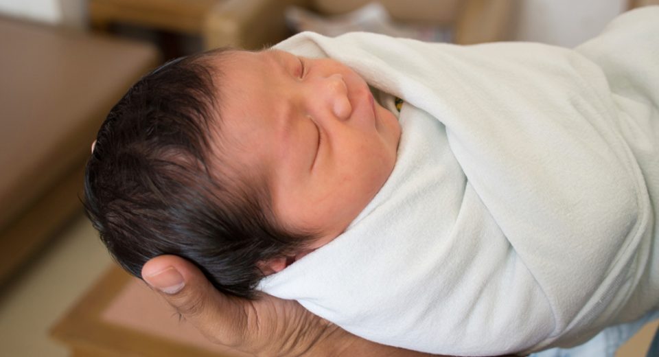 Swaddling A Baby Benefits, Risks and Seven Safety Tips fashionwire.co